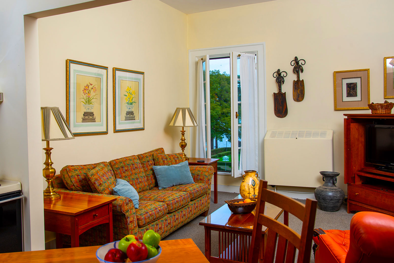 Landmark Suites at Geneva On The Lake