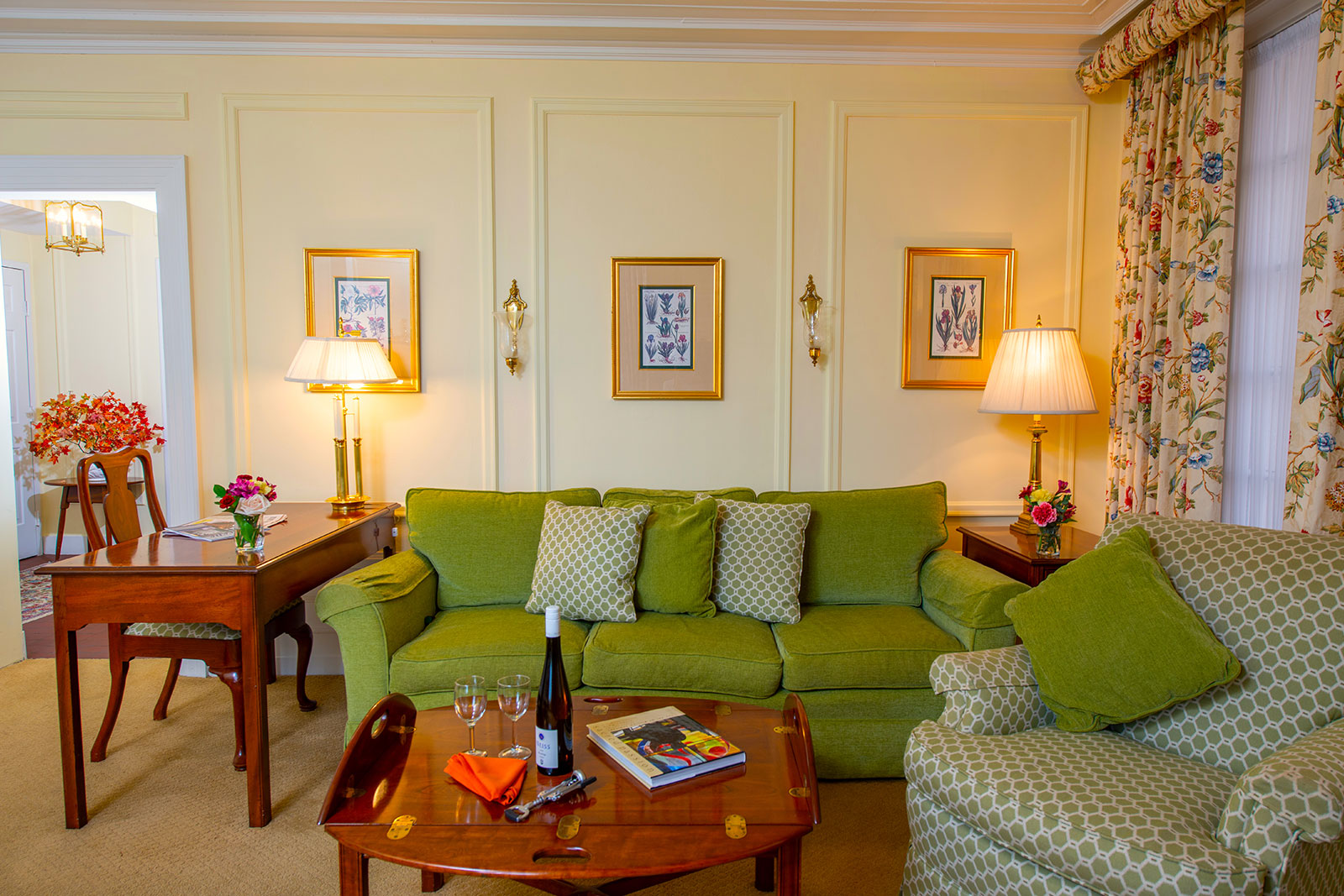 Landmark Suites at Geneva On The Lake